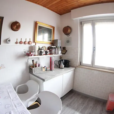 Apartman Casa Heli 1 *